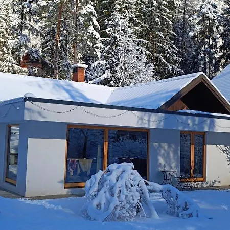 House Apartma Cebela With Jacuzzi Apartmán